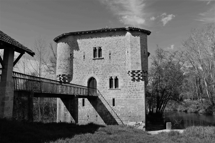 Le moulin fortifié - Bagas