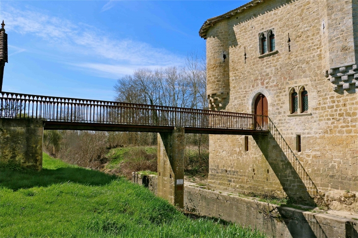 Le moulin fortifié - Bagas