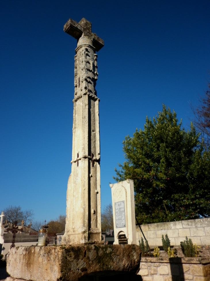 Croix de cimetière XVIème. - Baigneaux