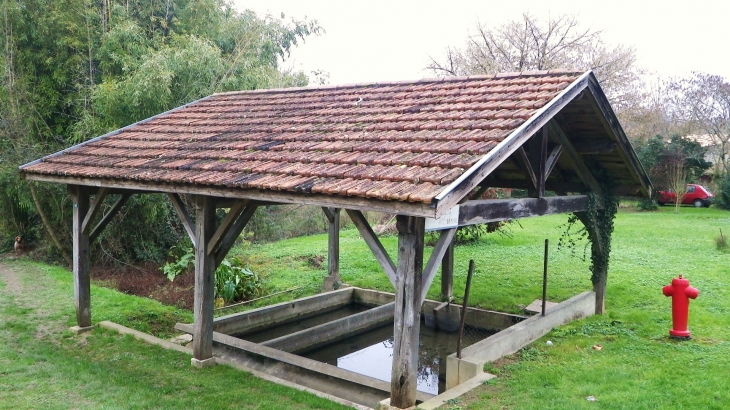 Le lavoir. - Bellebat