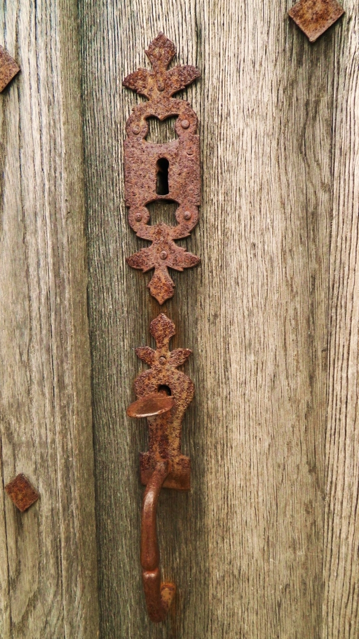 Ferronnerie de la porte de l'église. - Bellebat