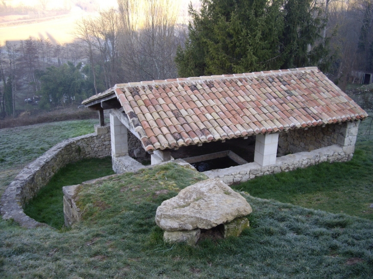 Le lavoir. - Bellefond