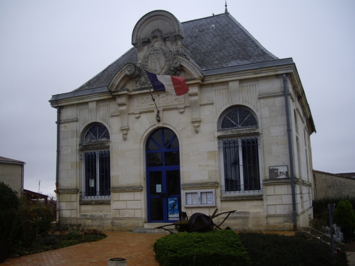 La mairie. - Belvès-de-Castillon