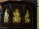 Figurines dorées de la chaire de l'église.