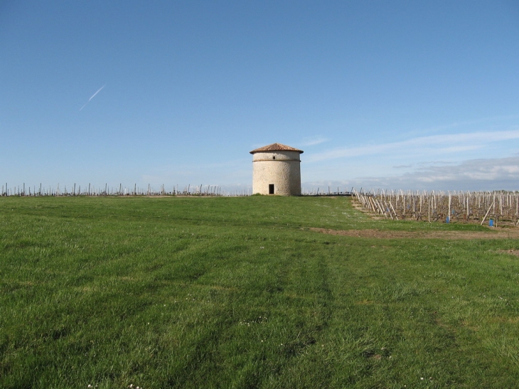 Pigeonnier chateau de Blaignan