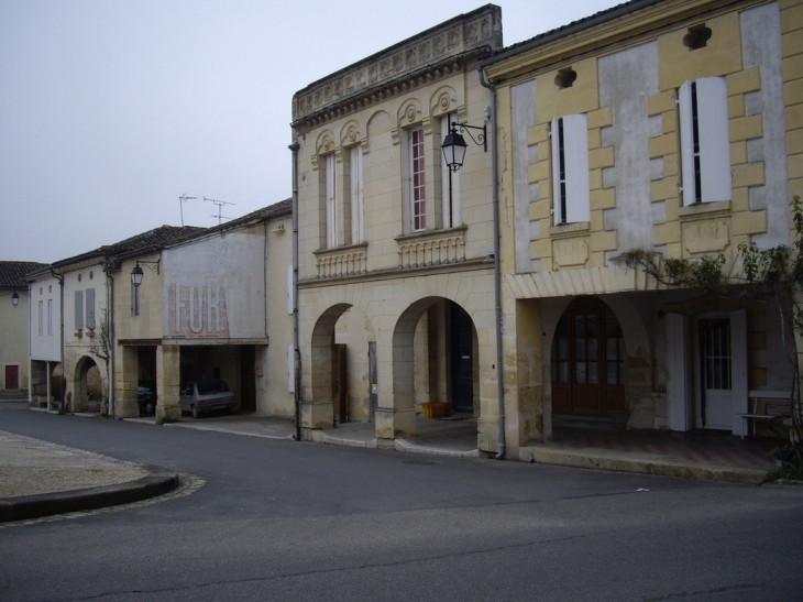 Les couverts de la bastide franco-anglaise. - Blasimon