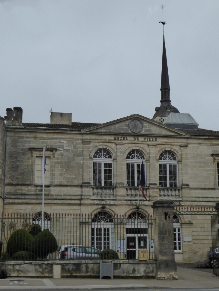 La façade de l'hôtel de ville - Blaye