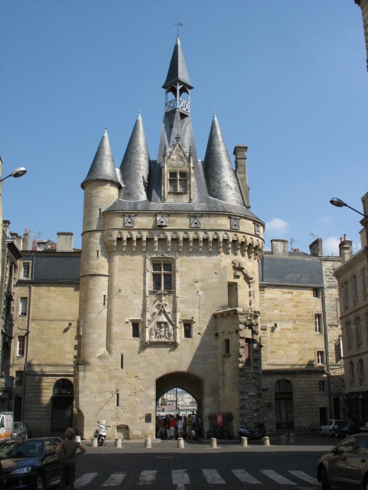 Porte Cailhau (côté Place du Palais) - Bordeaux