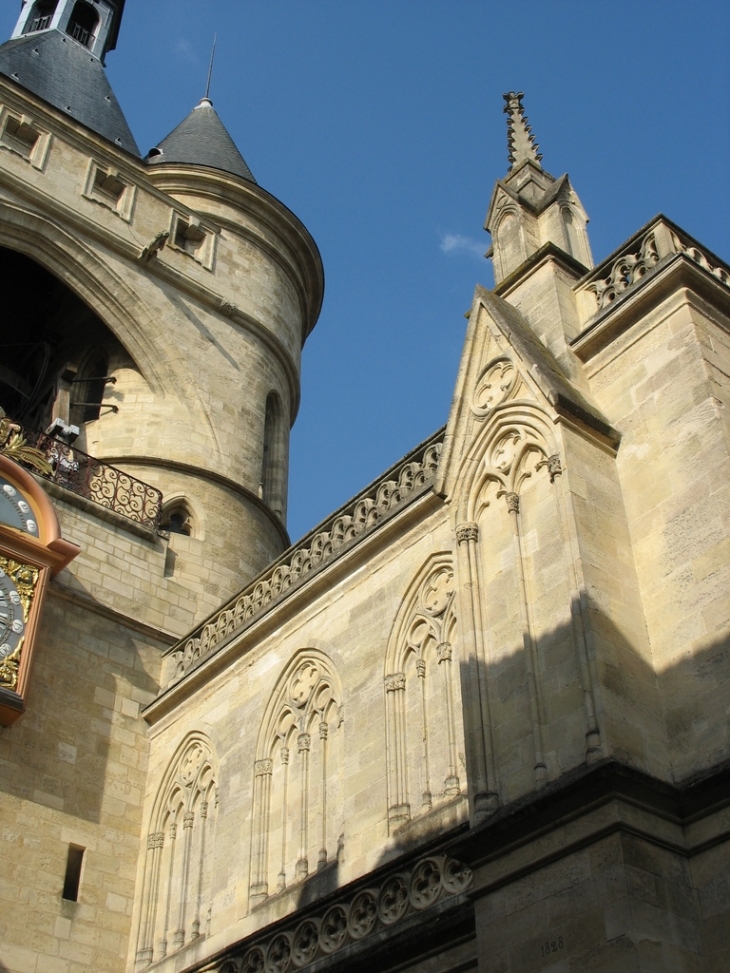 Eglise St-Eloi (à droite de la Grosse Cloche) - Bordeaux