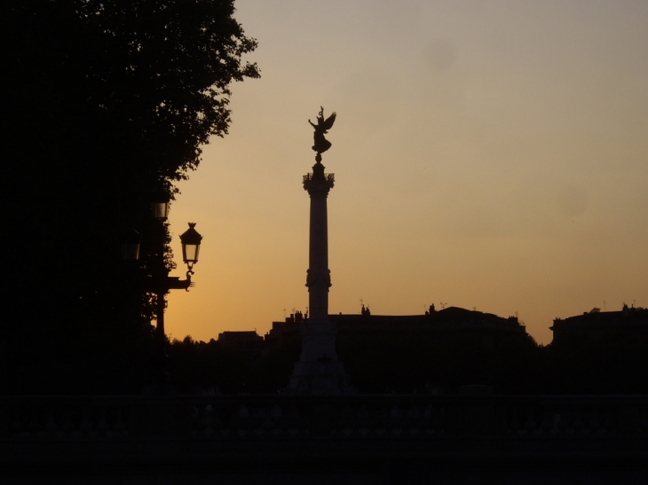 A colonne des Girondins au coucher du soleil. - Bordeaux