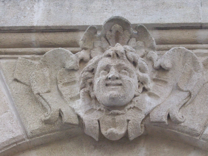 Mascaron. - Bordeaux