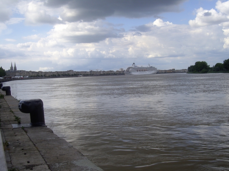 Départ du Crystal Symphony. - Bordeaux