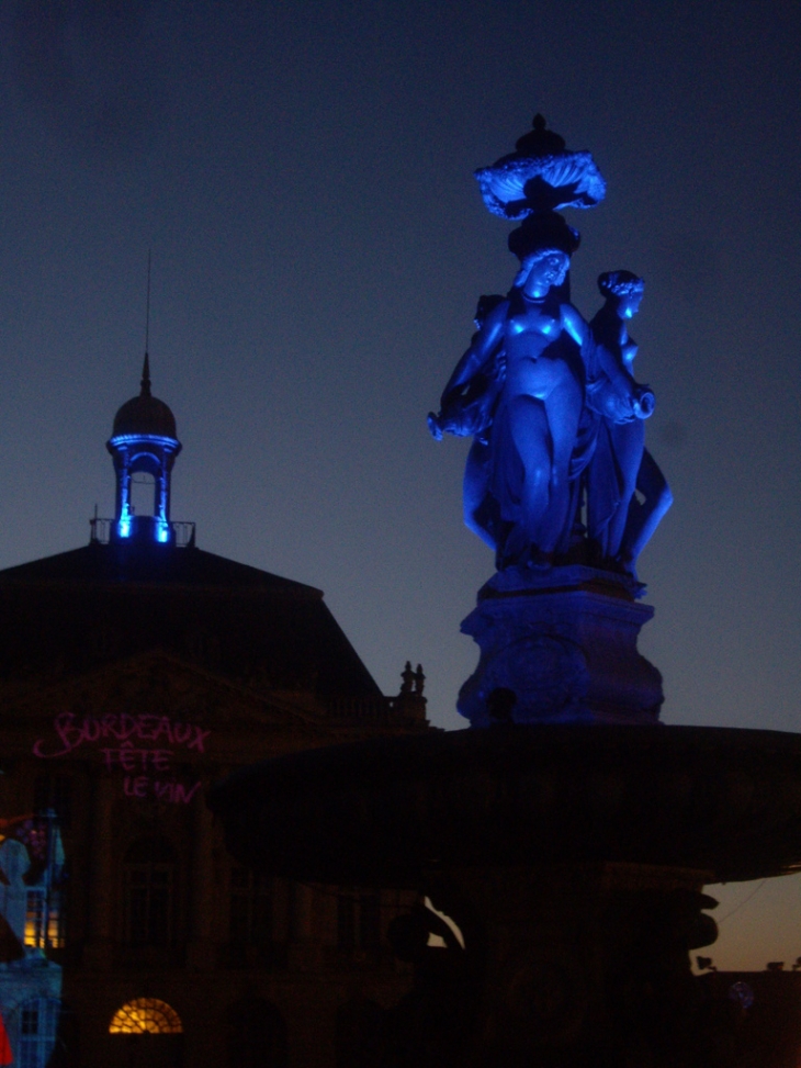 La fontaine des trois Grâces, place de la Bourse. - Bordeaux