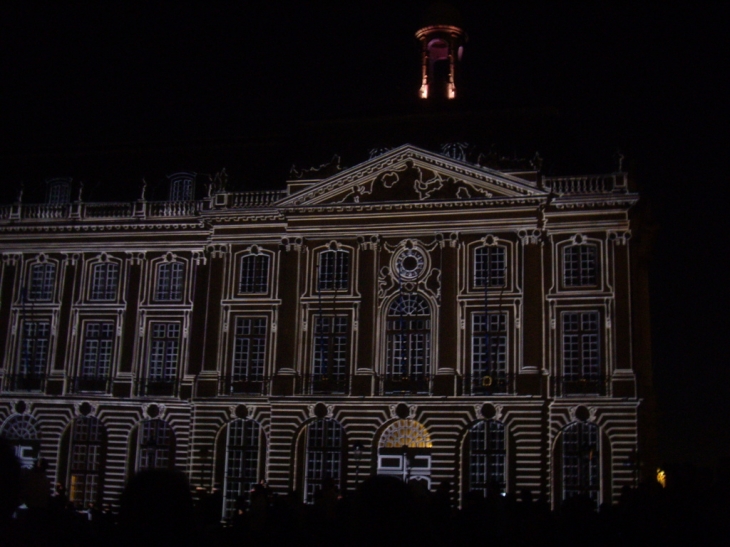 Spectacle son et image lors de Bordeaux fête le vin, place de la Bourse.