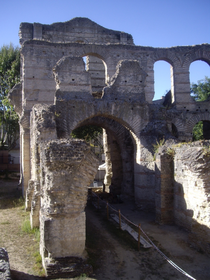 Ruines du Palais Gallien, amphithéatre gallo-romain du 2ème siècle ap. JC. - Bordeaux