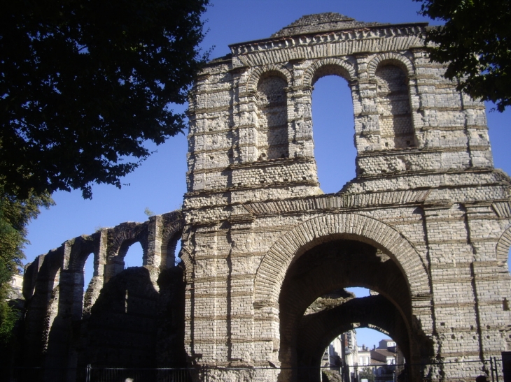 Ruines du Palais Gallien, amphithéatre gallo-romain du 2ème siècle ap. JC. - Bordeaux