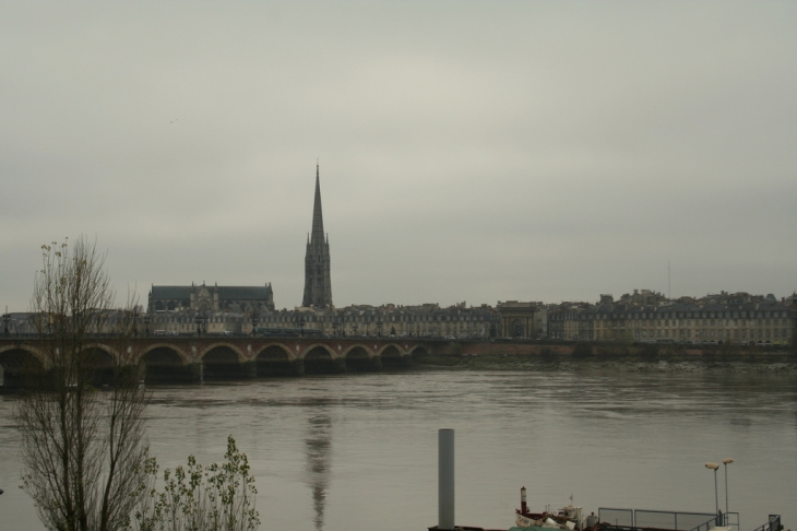 Le pont de pierre - Bordeaux