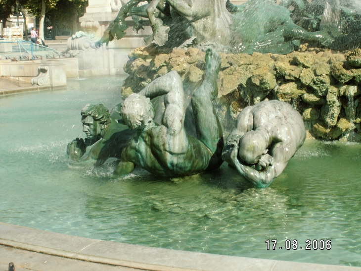 FUENTE DE LOS GIRONDINOS - Bordeaux