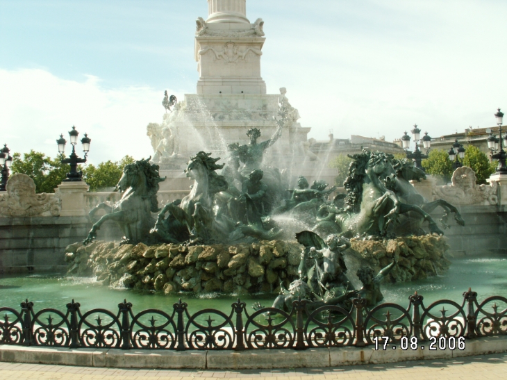 FUENTE DE LOS GIRONDINOS - Bordeaux