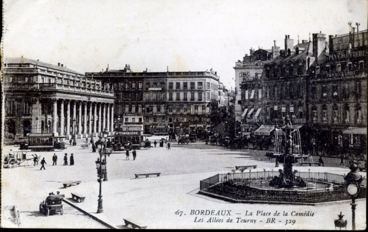 La Place de la Comédie, vers 1923 (carte postale ancienne). - Bordeaux