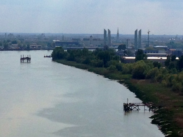 La Garonne depuis le pont d'Aquitaine. - Bordeaux