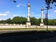 Photo suivante de Bordeaux  Les colonnes rostrales (21m de haut) situées face à la Garonne, ont été construites par Pierre-Alexande Poitevin en 1829.