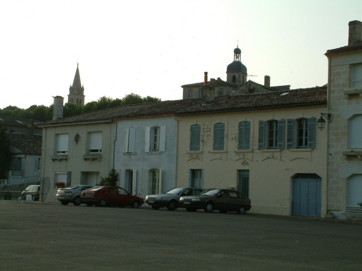 Bourg-sur-Gironde - Quai des Verreries