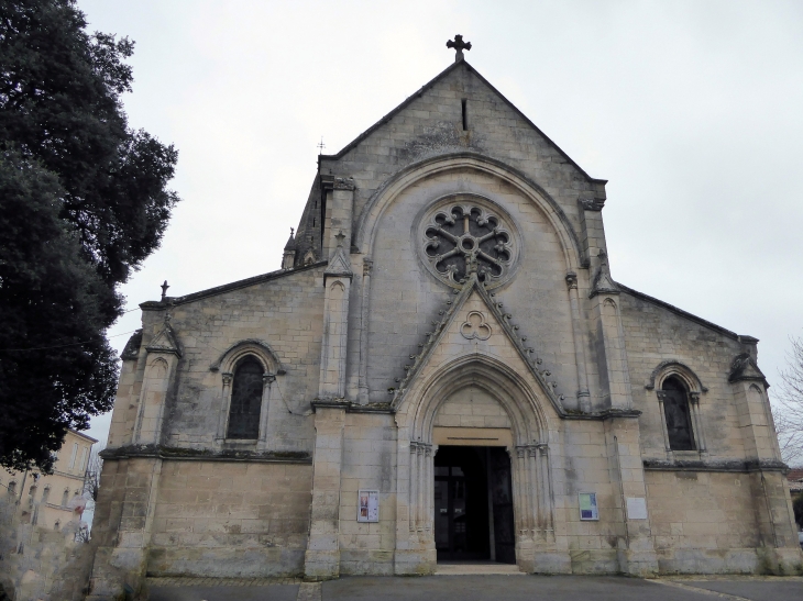 L'entrée de l'église - Bourg