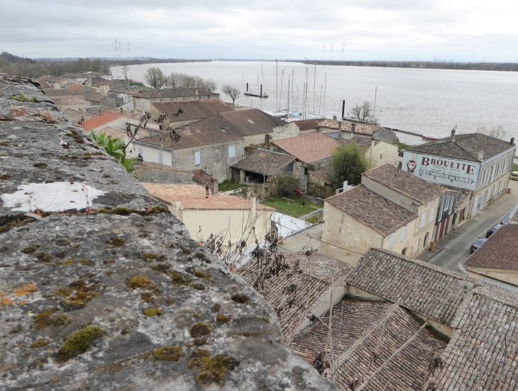 Vue sur la ville basse et l'estuaire - Bourg