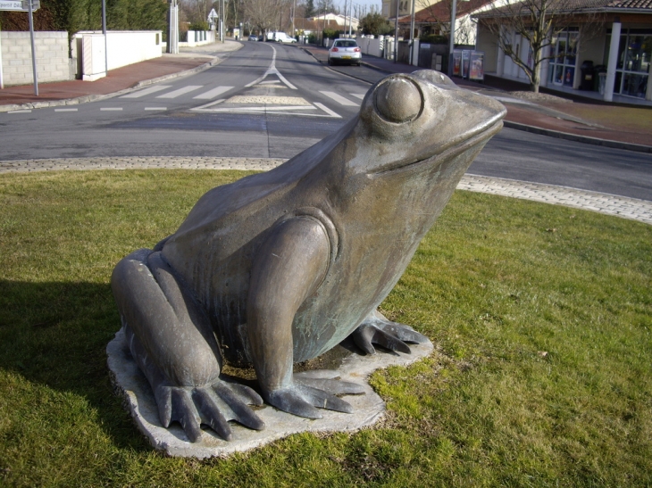 La grenouille du rond-point du Tasta. - Bruges