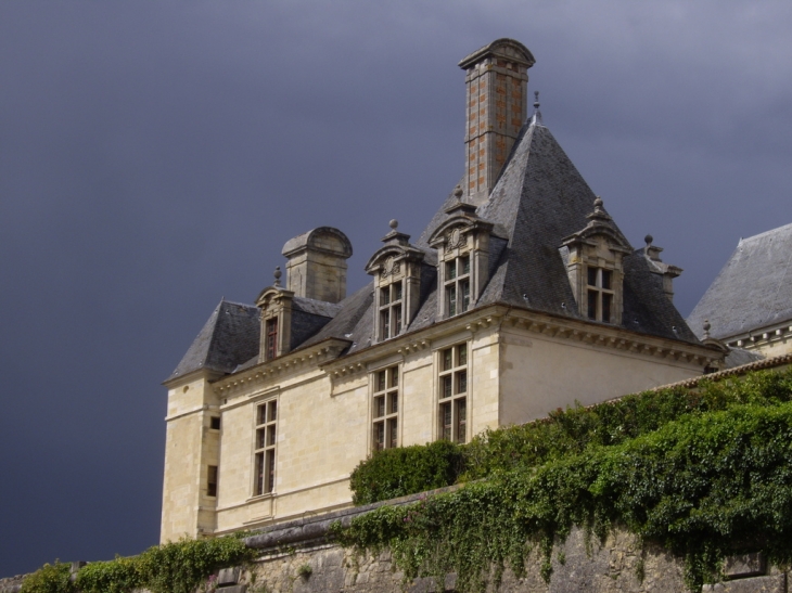 Le château des ducs d'Epernon, début 17ème (MH). - Cadillac