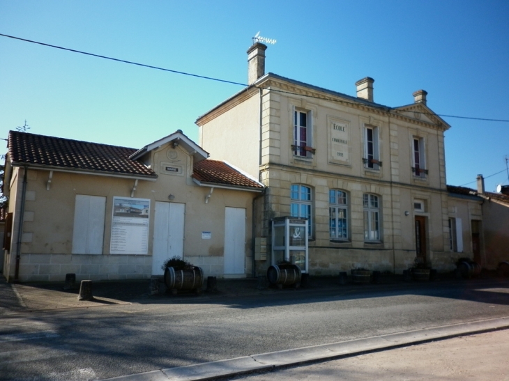 La mairie et l'école communale (1912). - Cantois