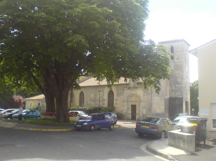 Place de l'église - Castelnau-de-Médoc