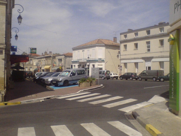 Un aperçu du centre ville - Castelnau-de-Médoc