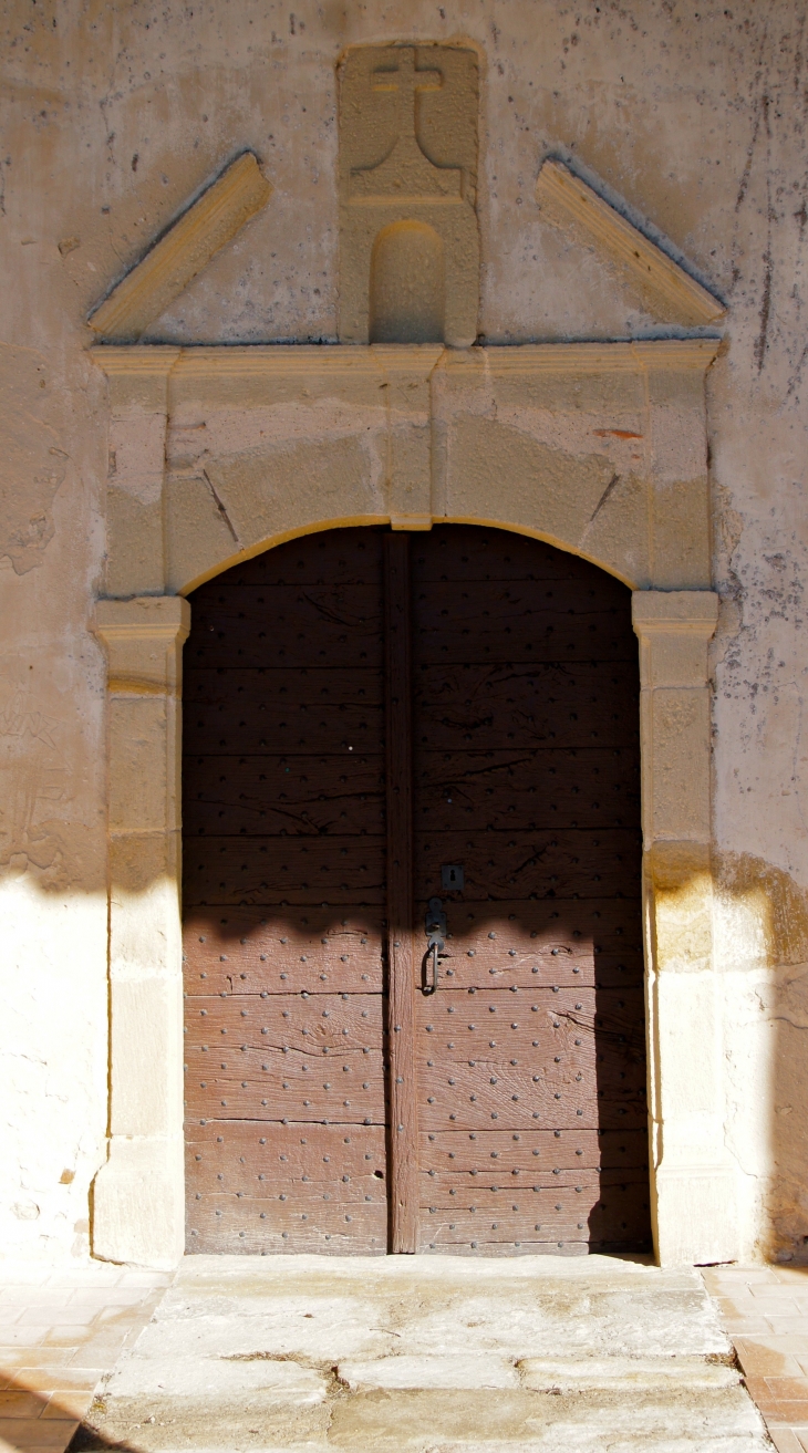 Le portail du porche sud de l'église Saint Romain de Mazérac. - Castets-en-Dorthe