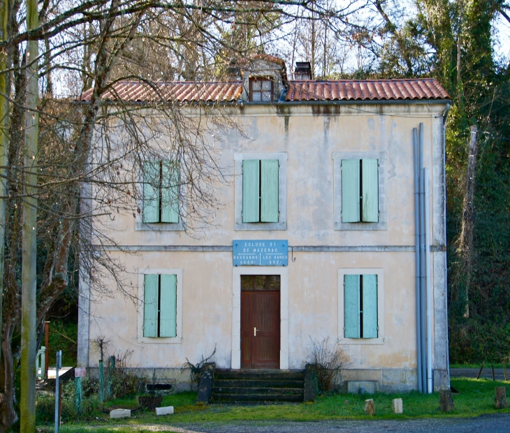 La Maison éclusière de Mazérac. - Castets-en-Dorthe