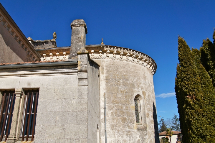 Détail : le chevet de l'église Saint Pierre. - Castillon-de-Castets