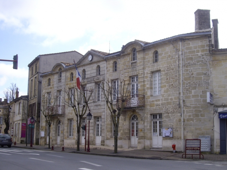 La mairie; - Castres-Gironde