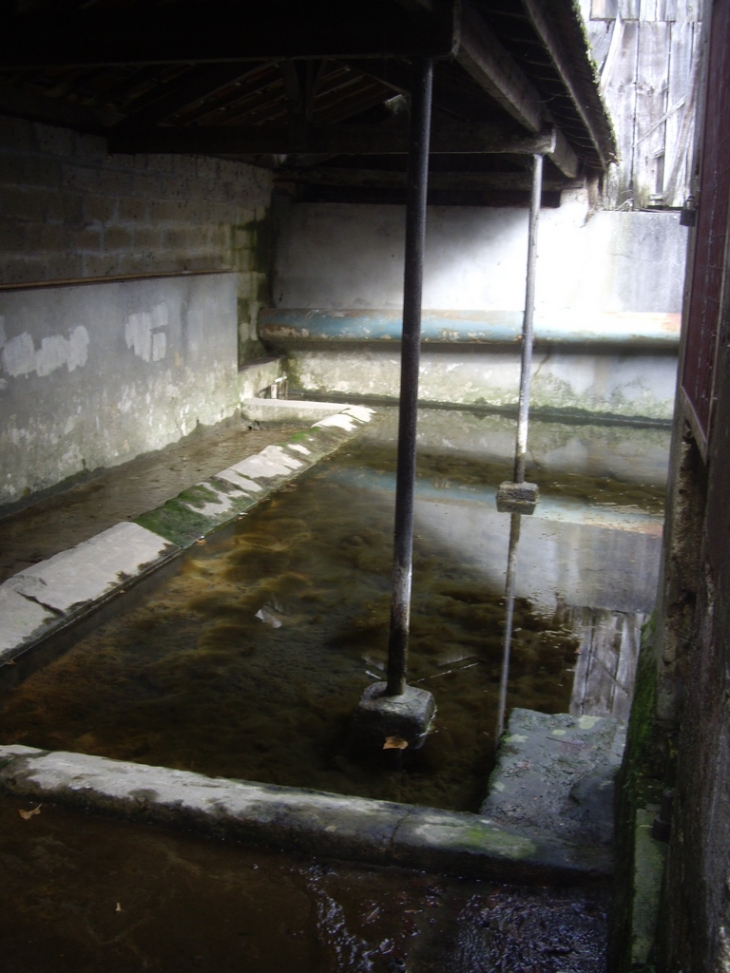 Le lavoir. - Castres-Gironde