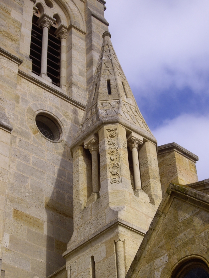 Détail du clocher. - Castres-Gironde