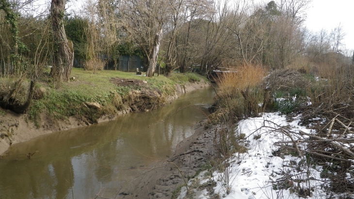 Le Guat Mort à Castres. - Castres-Gironde