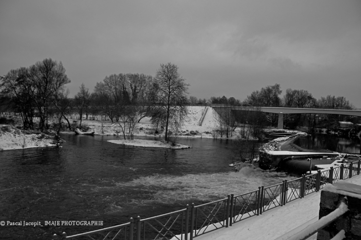 Barrage sous la neige - Coutras