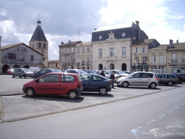 La place de la prévôté. - Créon