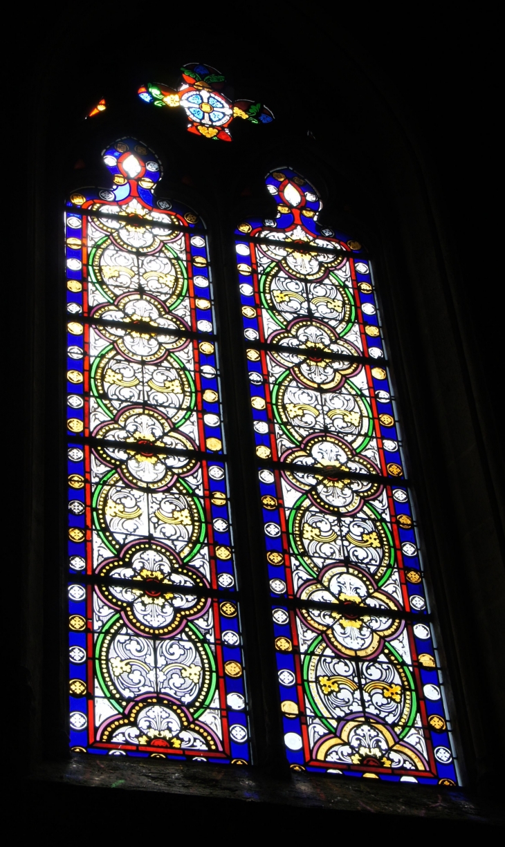 Vitrail de l'église Notre-Dame. - Créon