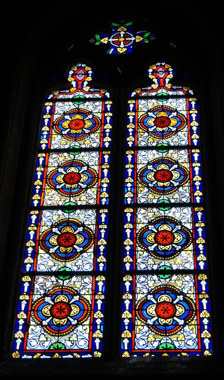 Vitrail de l'église Notre-Dame. - Créon