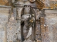 Photo suivante de Créon Détail : Statue de la Vierge à l'enfant au dessus du portail de l'église Notre-Dame.