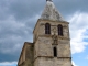 L'Eglise gothique Notre-Dame, à nef unique, comme presque toujours dans les bastides, occupe un emplacement proche de la place.