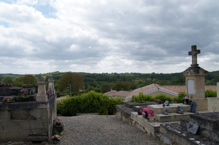 Vue du cimetière de l'église. - Cursan