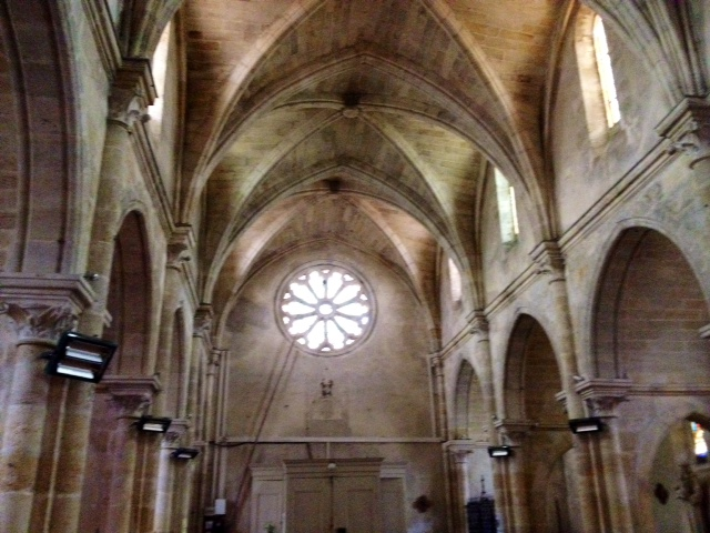 L'intérieur de l'église. - Étauliers