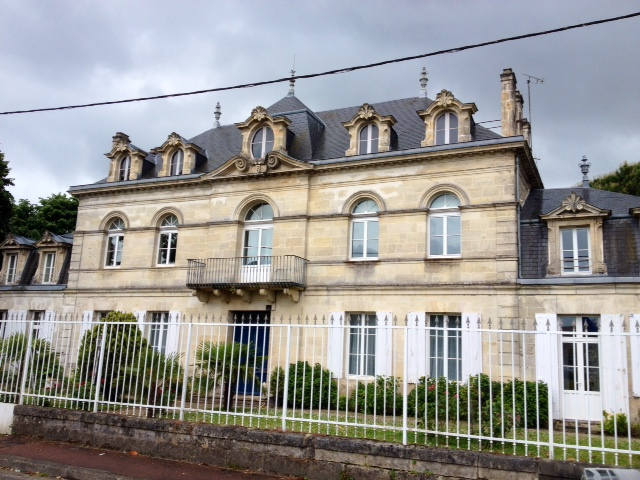 Le château de centre-bourg. - Étauliers